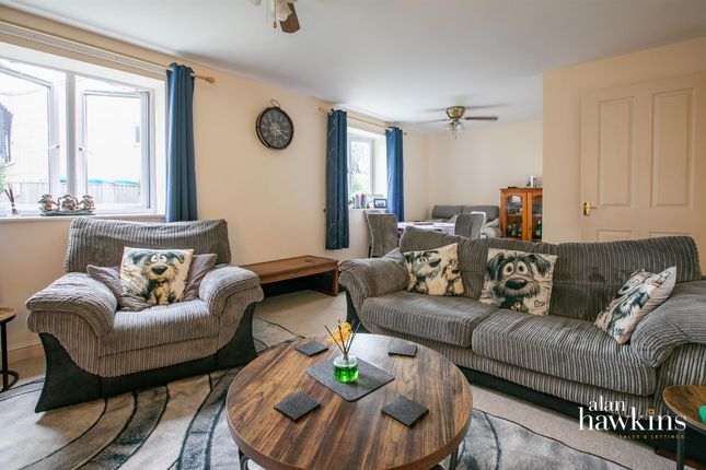Rose Court, Royal Wootton Bassett photo 2
