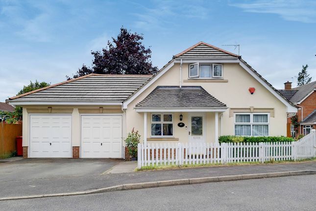 Thumbnail Detached house for sale in Fielding Gardens SL3, Langley, Slough,