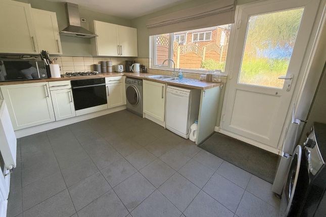 89, Frobisher Road, Rugby photo 3