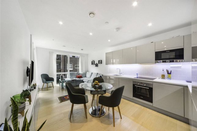 Thumbnail Flat to rent in Sayer Street, Elephant And Castle, London