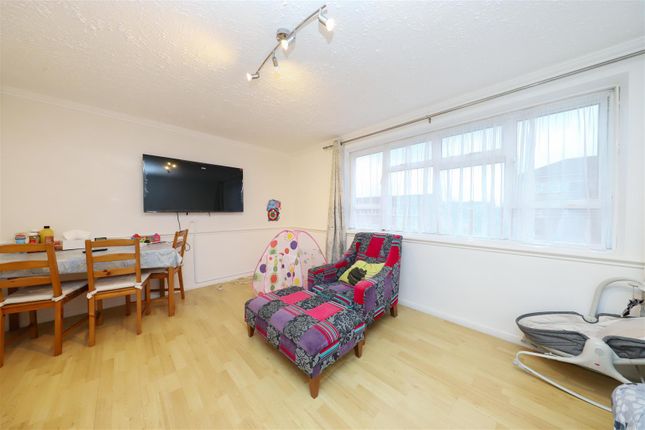 2-bed flat on 43, Byron Way, West Drayton, £300,000