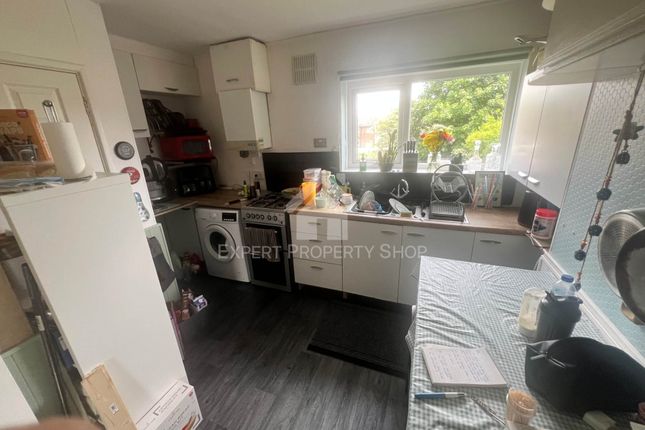 17, Bowden Wood Avenue, Sheffield photo 3