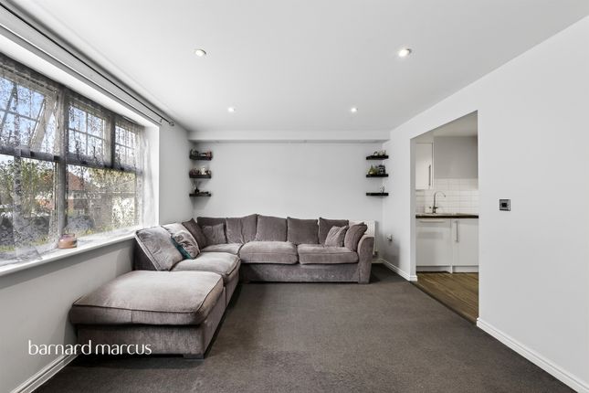 Flat 1, Bishops House, Wesley Place, Epsom photo 2