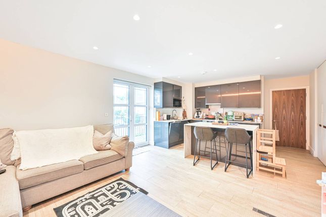 Thumbnail Flat to rent in Tamarind Court, Mill Hill East, London