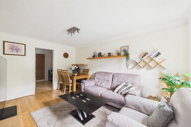39 Clydesdale Road, Whiteley, Fareham photo 2