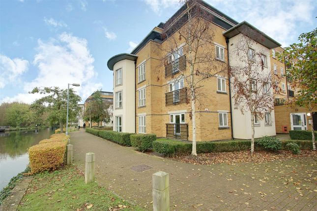 2-bed flat on 41, Ovaltine Court, Kings Langley, £290,000