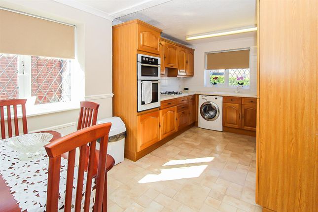 50, Wentworth Drive, Wakefield photo 3
