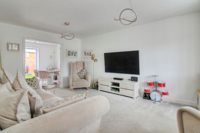 47, Jenkinson Way, Gloucester photo 4
