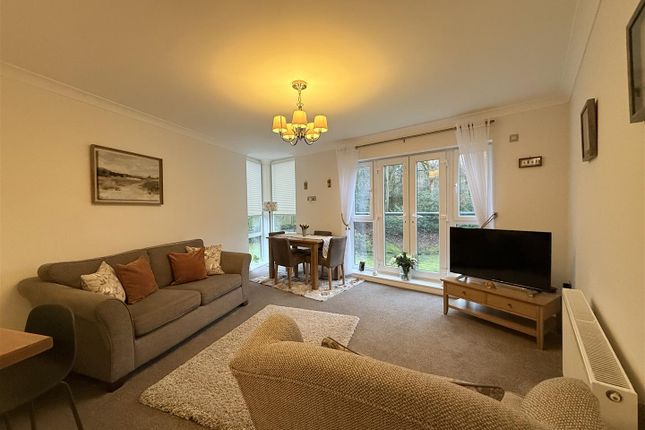 5 Woodlands Park, Walnut Close, Hyde photo 3