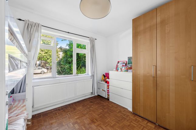 1,, Hursley Court, Surbiton photo 4