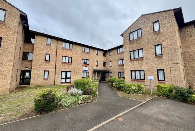 1-bed house on 33, Woodlea Court, Verona Close, Uxbridge, £85,000