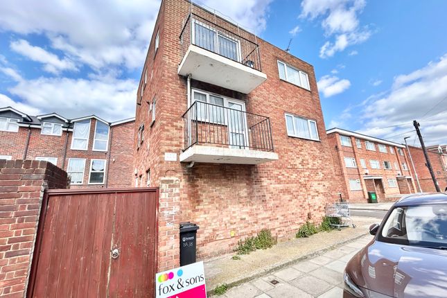 Flat to rent in Clive Road, Portsmouth