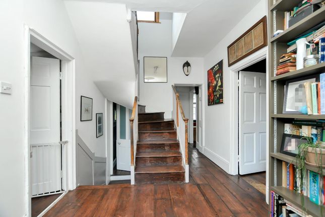 21, Sanford Terrace, London photo 4