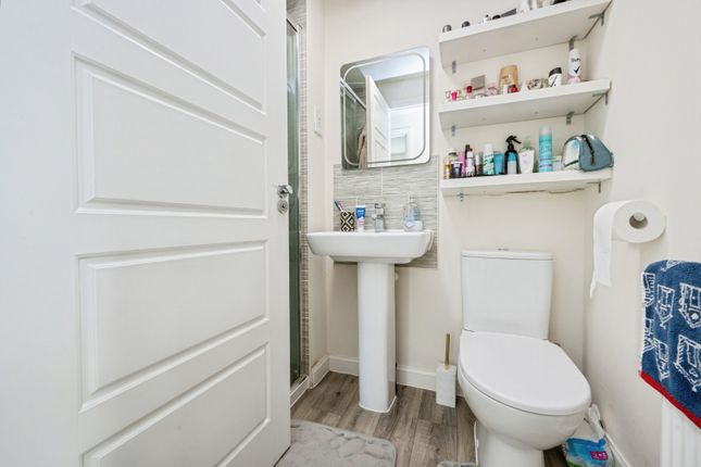 9, Tawny Avenue, Bedford photo 4