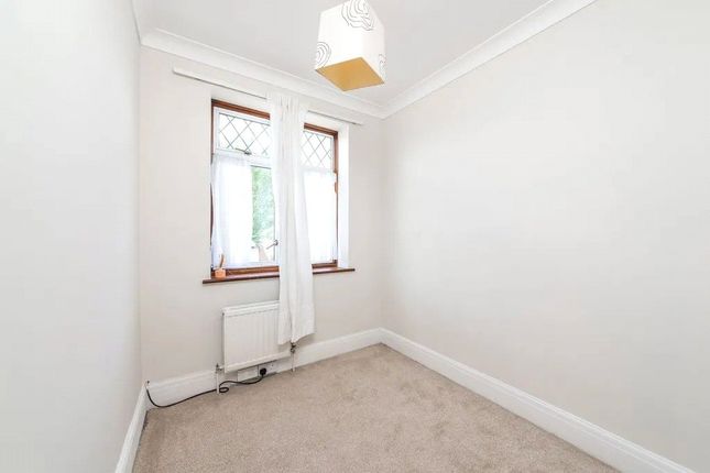 121, Normandy Avenue, Barnet photo 5