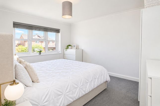 Woodfield Close, Ashtead photo 4