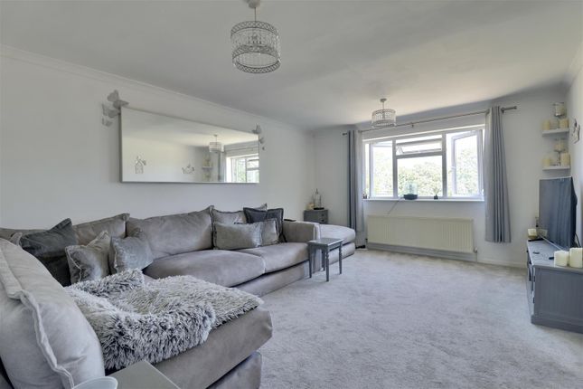 19, De Lisle Close, Portsmouth photo 2