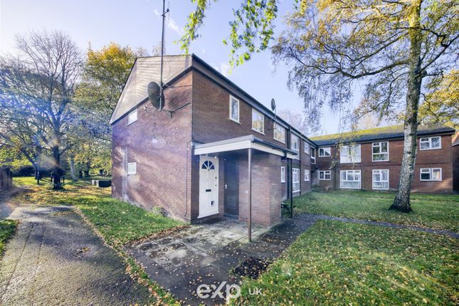 Thumbnail Maisonette for sale in Arncliffe Way, Warwick