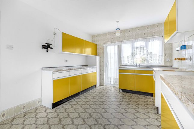 End terrace house for sale in Thornton Road, London