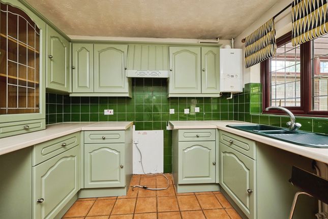 62, Redbridge, Peterborough photo 4