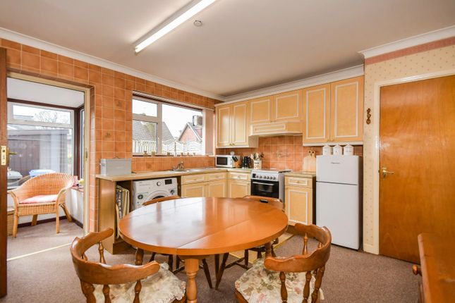33, Glenwood Crescent, Sheffield photo 2