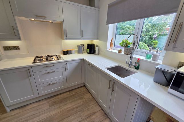 8 Orchard Grove, Doncaster photo 3