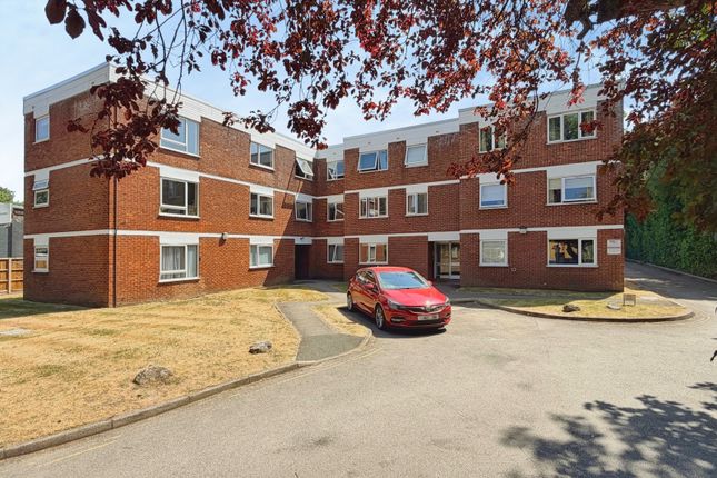 1-bed flat on 2 Seymour Court,, Fleet Road, Hampshire, £100,000