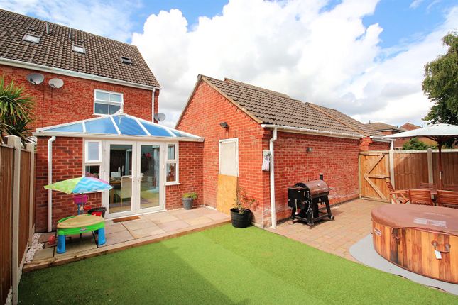 Thumbnail Town house for sale in Sandford Road, Syston, Leicester