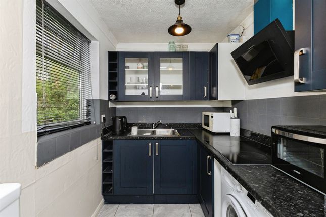 12, Sturbridge Close, READING photo 2