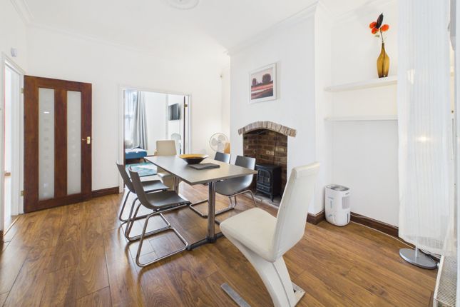 735, Ashton Road, Greater Manchester photo 3