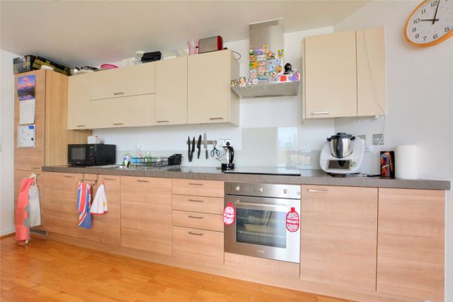 43, Cavatina Point, London photo 4