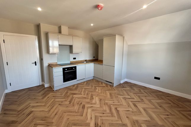 Flat E, Horley photo 3
