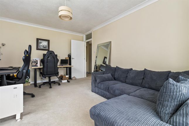 Flat 4, Barons Court, Victoria Road, Worthing photo 4