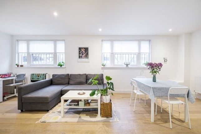 Flat to rent in Clyde Square, Canary Wharf, London