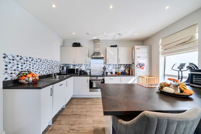 100, Waterfront Heights, Wembley photo 4