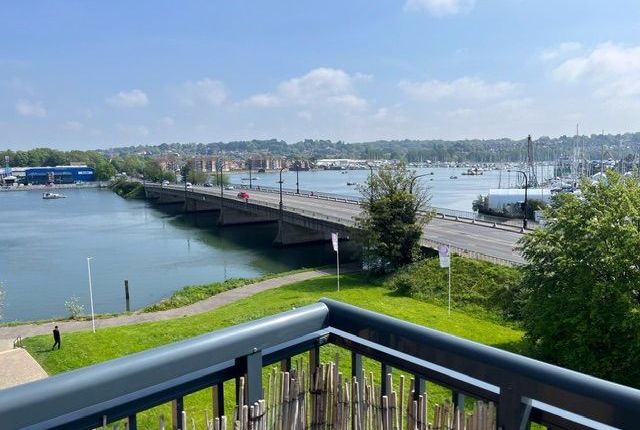 2-bed flat on F36,Television House, Meridian Way, Southampton, £220,000