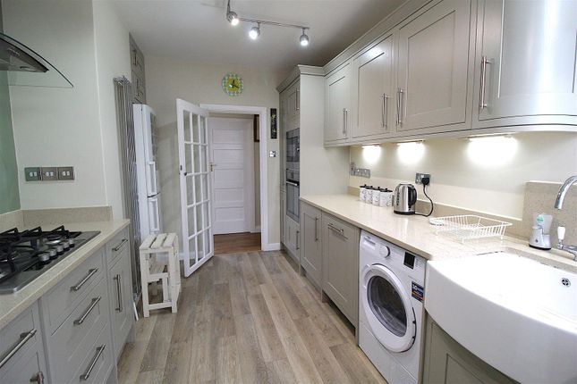 5, Fir Tree Close, Epsom photo 4