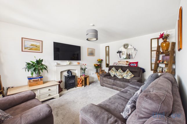 30, Redfern Way, Lytham St. Annes photo 2
