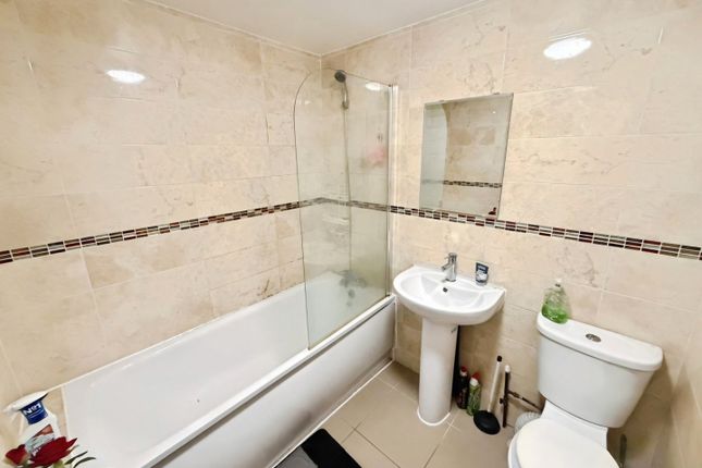 Flat 1, 71C Lampton Road, Hounslow photo 4