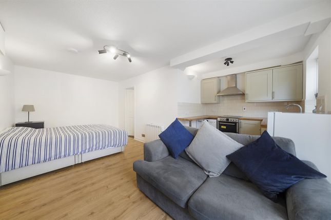 63, Bramley Road, Ladbroke Grove, London photo 2