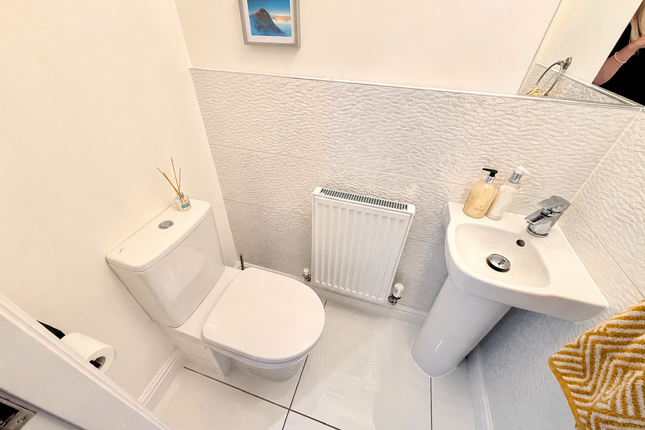 14, Highfields, Porth photo 4