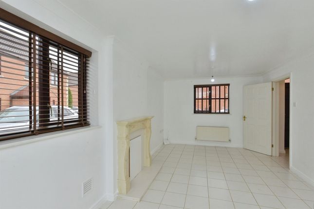 38, Clare Croft, Milton Keynes photo 3