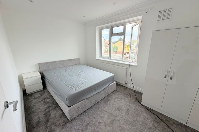 Thorn Close, Northolt photo 3