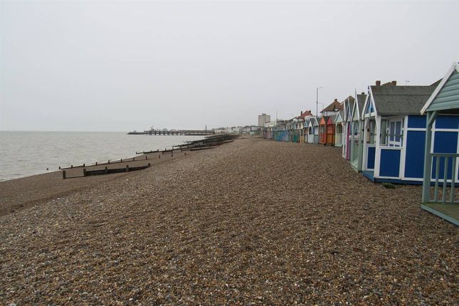 Beach Hut 82, Western Esplanade, Herne Bay photo 2