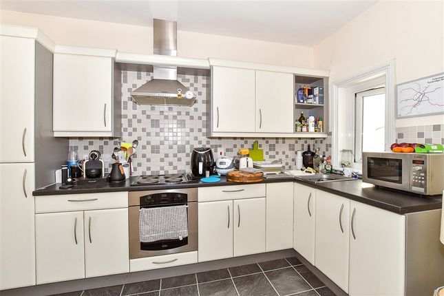 Upper Grosvenor Road, Tunbridge Wells photo 2