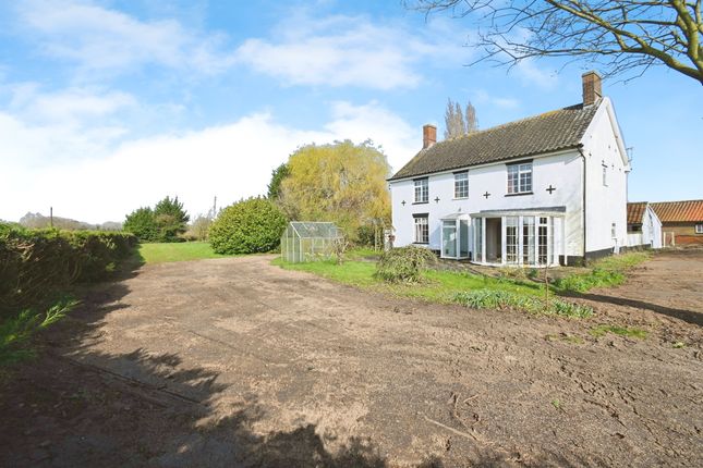 Thumbnail Detached house for sale in Heath Road, Winfarthing, Diss