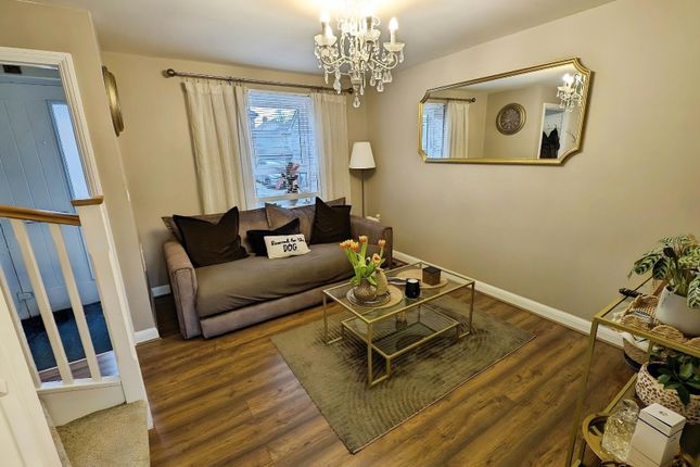 71, Poskett Way, Wotton-Under-Edge photo 2