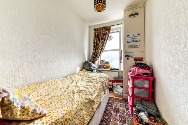 Flat for sale in Selhurst Road, London