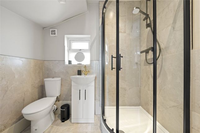 The Turret, Thames Retreat, 141, Chertsey Lane, Surrey photo 4