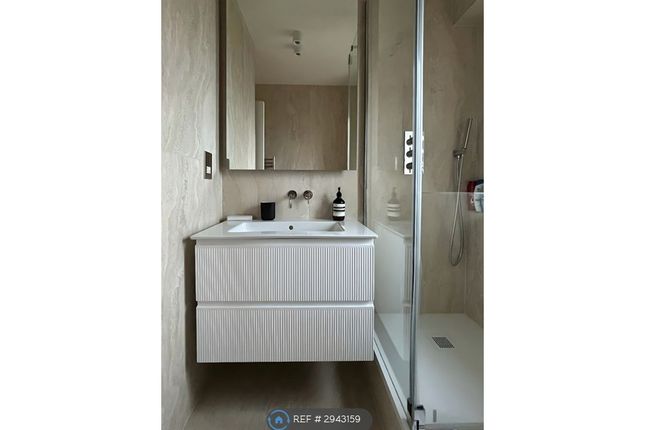 Flat   Moscow Road, London photo 5